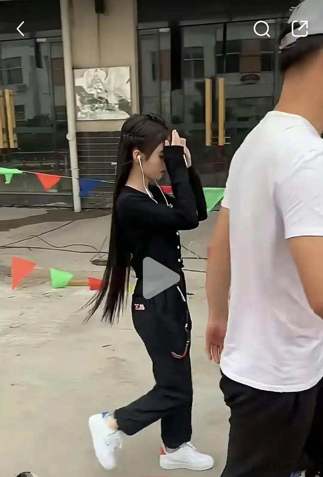 谁给鞠婧祎拍的照片，这么矮 ​​​