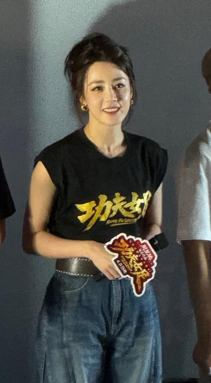 迪丽热巴功夫女足T恤好美的钰珑迪丽热巴功夫女足短T