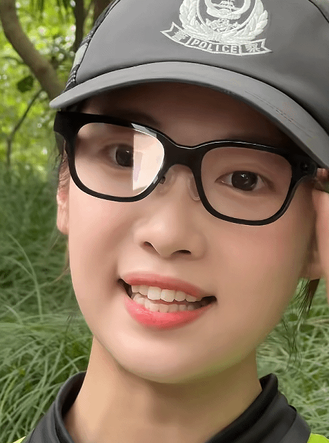 杭州交警启用了 AI 智能眼镜。据女交警介绍，这款智能眼镜主要用于提升交警的执勤