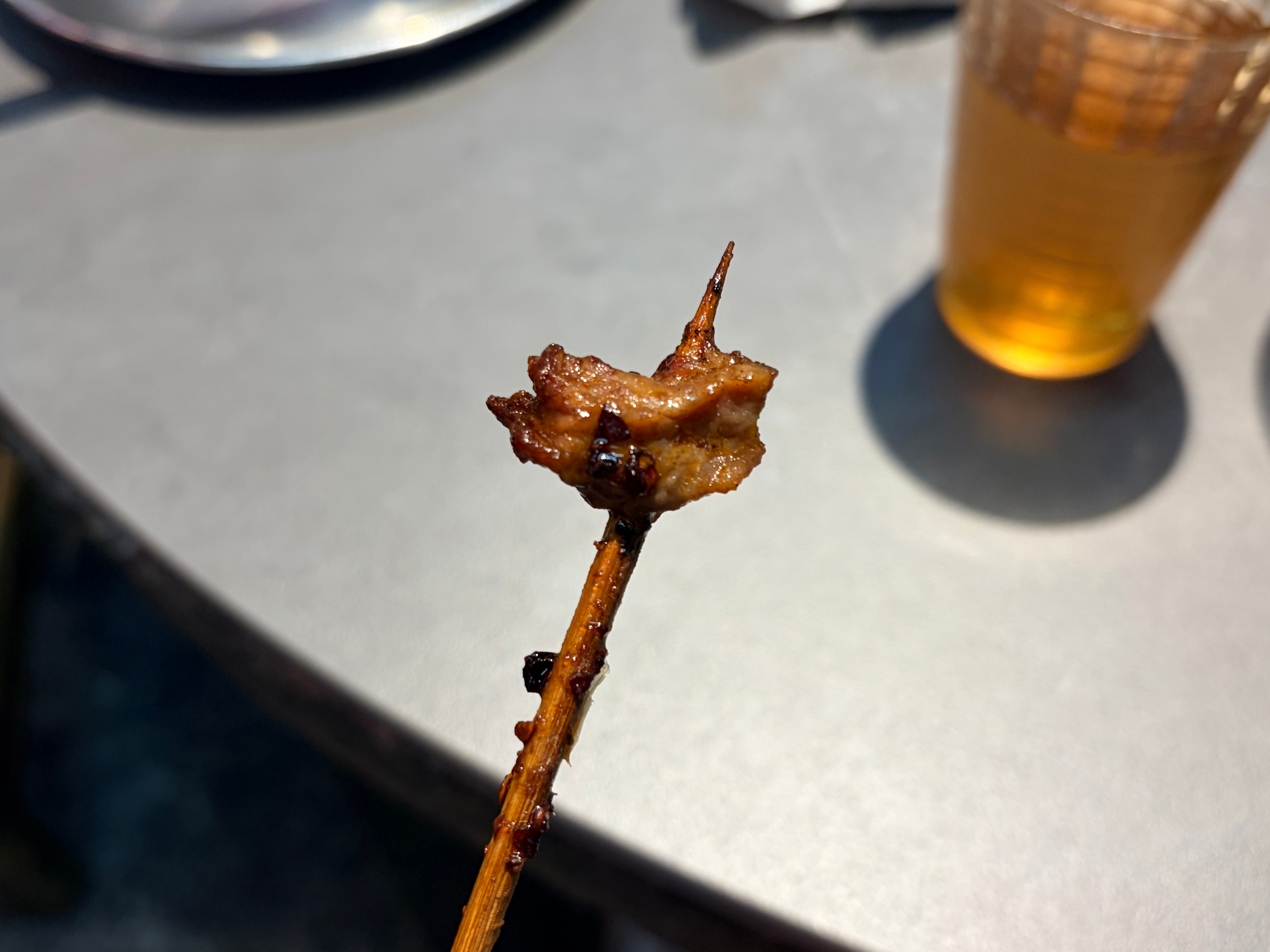 晚上吃了顿烧烤现在的烧烤都长这样了吗🙉友情提示，这是一串烤牛肉