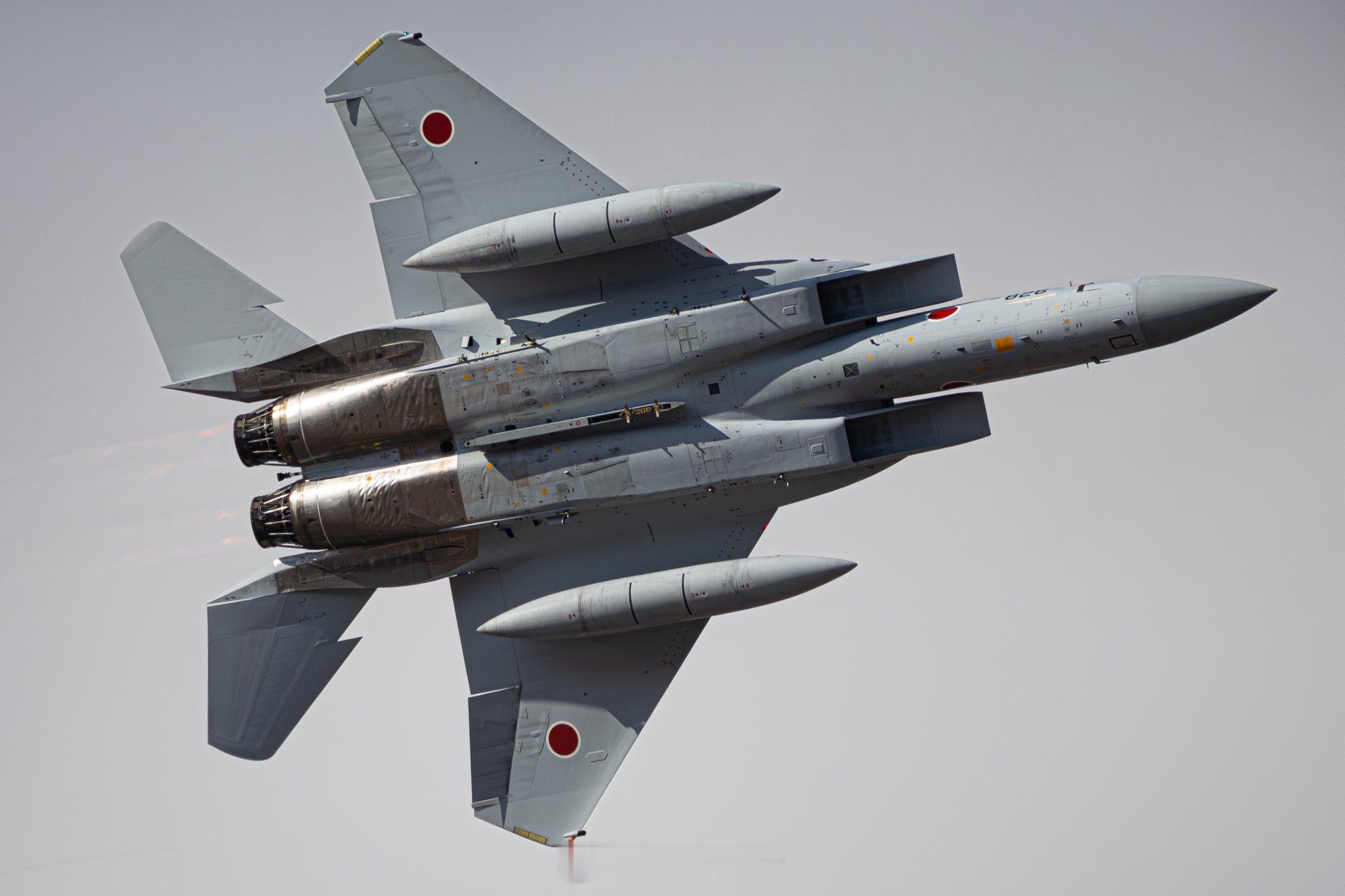 航空自卫队的F-15在高G状态下发动机蒙皮出现应力波纹。在长春航空开放日活动中进