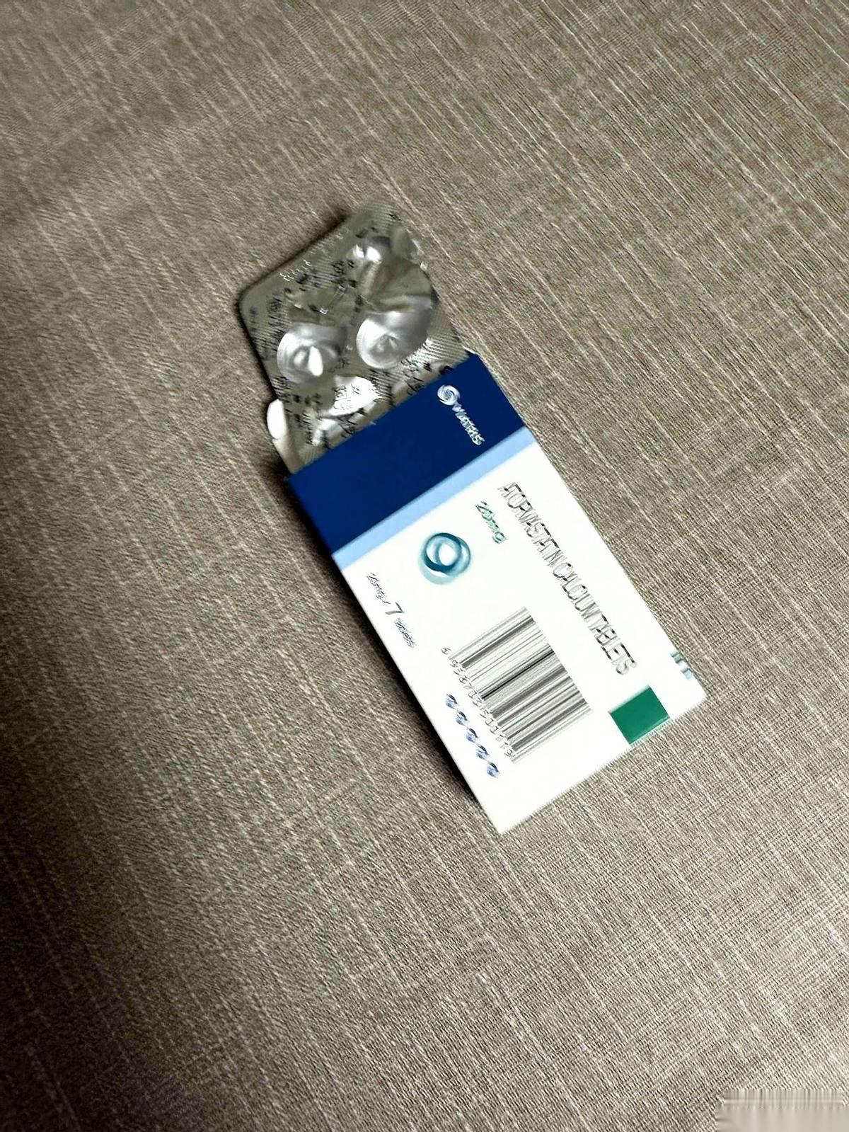 我认输了。
真的，跟自己的身体较劲了整整两个月。以为靠毅力、靠管住嘴迈开腿，就能