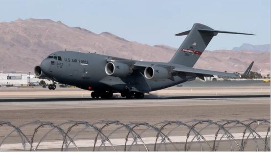 伊朗可能被骗了！
4月8日，据各大航空追踪网站的最新数据显示，美军的C-17A“