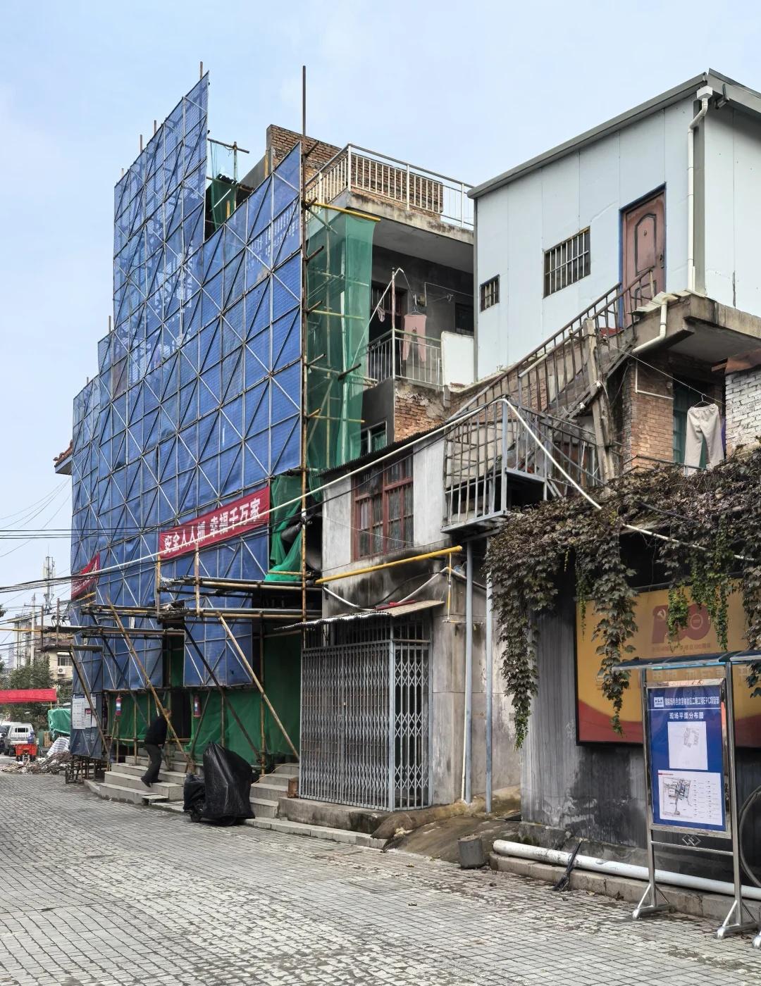 骊山脚下
坐标
西安南
骊山脚下
藏着多少
古今英雄
重生计划
期待能延续
那些