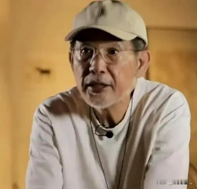 刷到79岁秦汉的近况，真的是感慨万千。曾经那个帅得一塌糊涂的男神，现在头发全白了