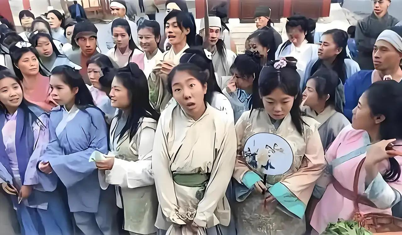 震惊！河南古村变身“动物明星基地” 驴日赚500元，群演只拿135元，古村逆袭成