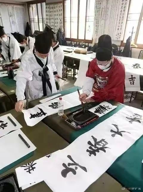 韩国废除汉字多年，为何春联要还用中国汉字？韩国春联：建阳多庆，立春大吉。 韩国春