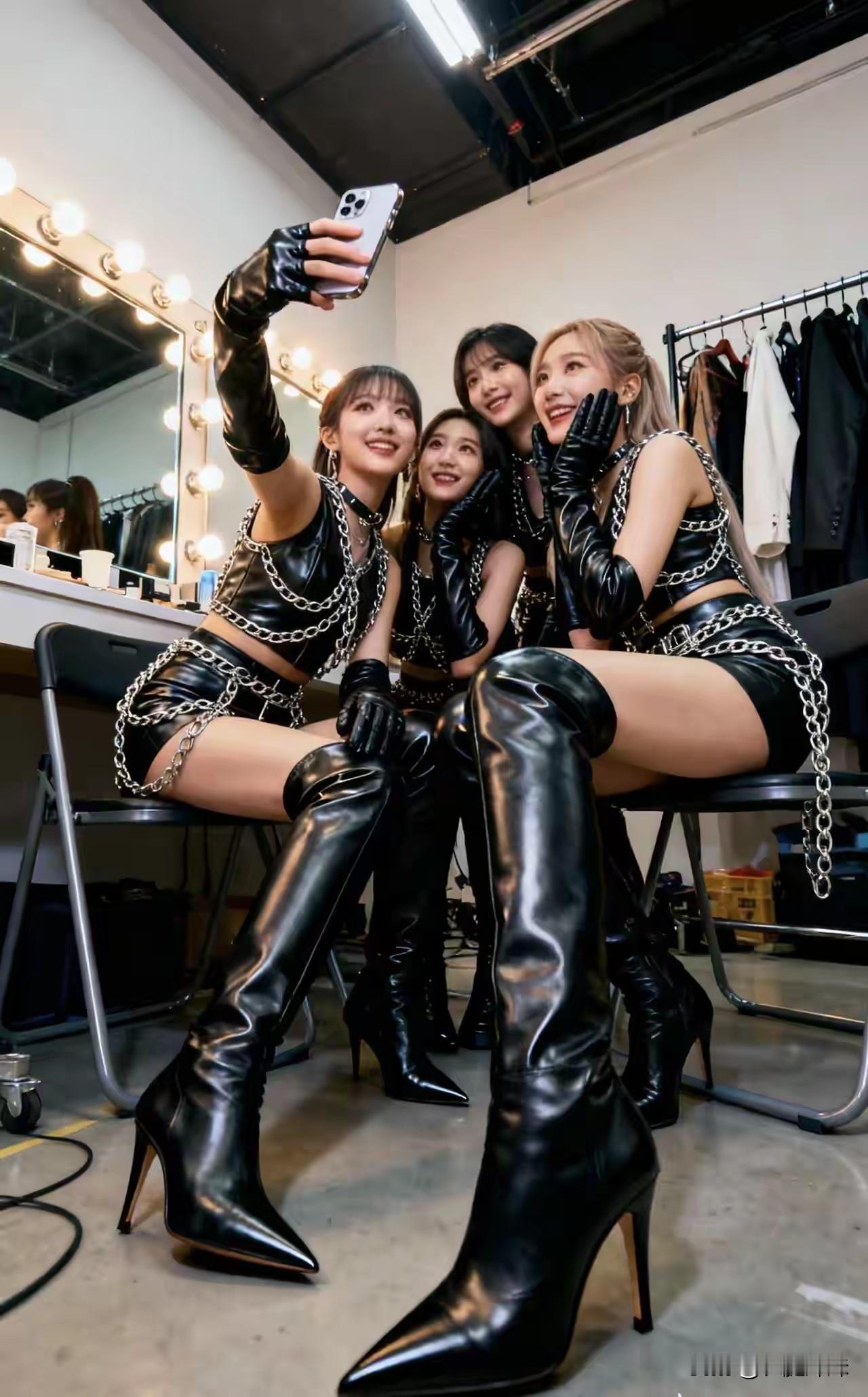 这大长腿过膝靴，颜值更是没话说