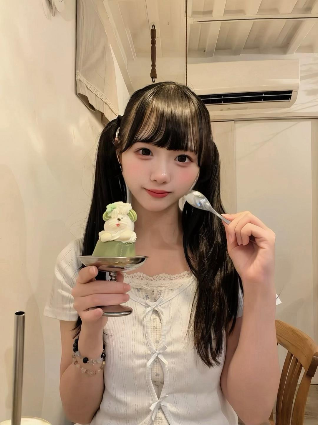 早安～今天东京好像要一直下雨，哼哼～小葵讨厌下雨天！呜呜呜😭昨天去吃了超级可爱