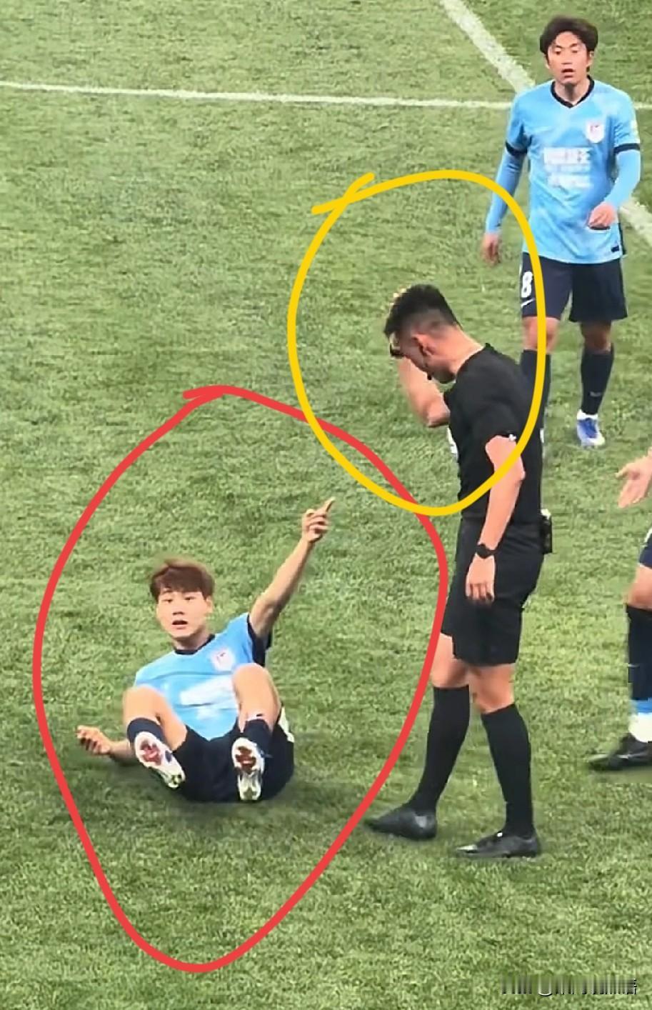 我宣布！毛伟杰才是真正的狠人。不信你看——

中超第八轮，队友都在跟裁判杜建鑫理