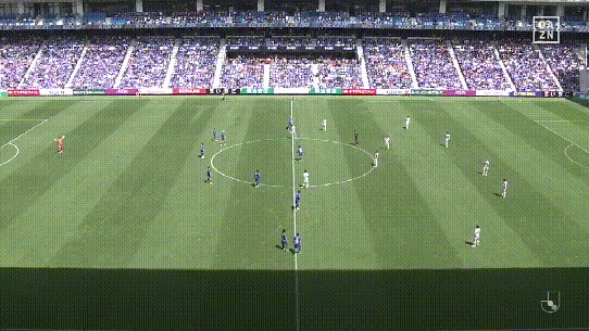 这个很行很J联赛，长崎航海门将开场8秒就来个骚操作，开大脚直接被对方球员挡进球门