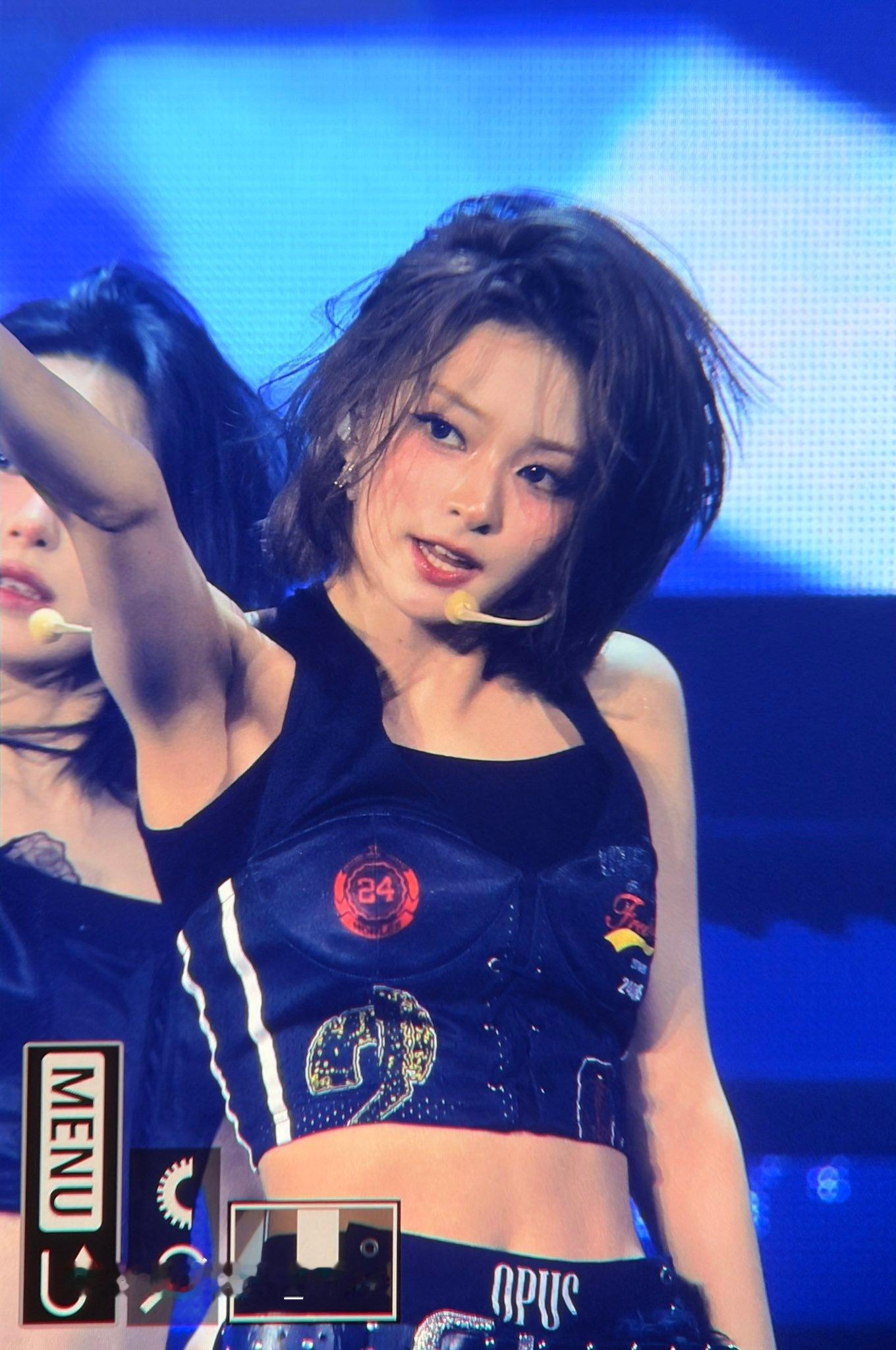 李娜炅[超话]  🐣氧气笑颜李娜炅 260906 亚巡首尔场D3 饭拍pre 