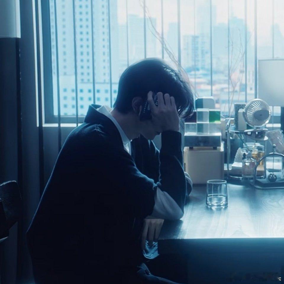 这冷暖色调对比简直封神了[舔屏][舔屏][舔屏]林一 沈月‖电视剧失笑[超话] 