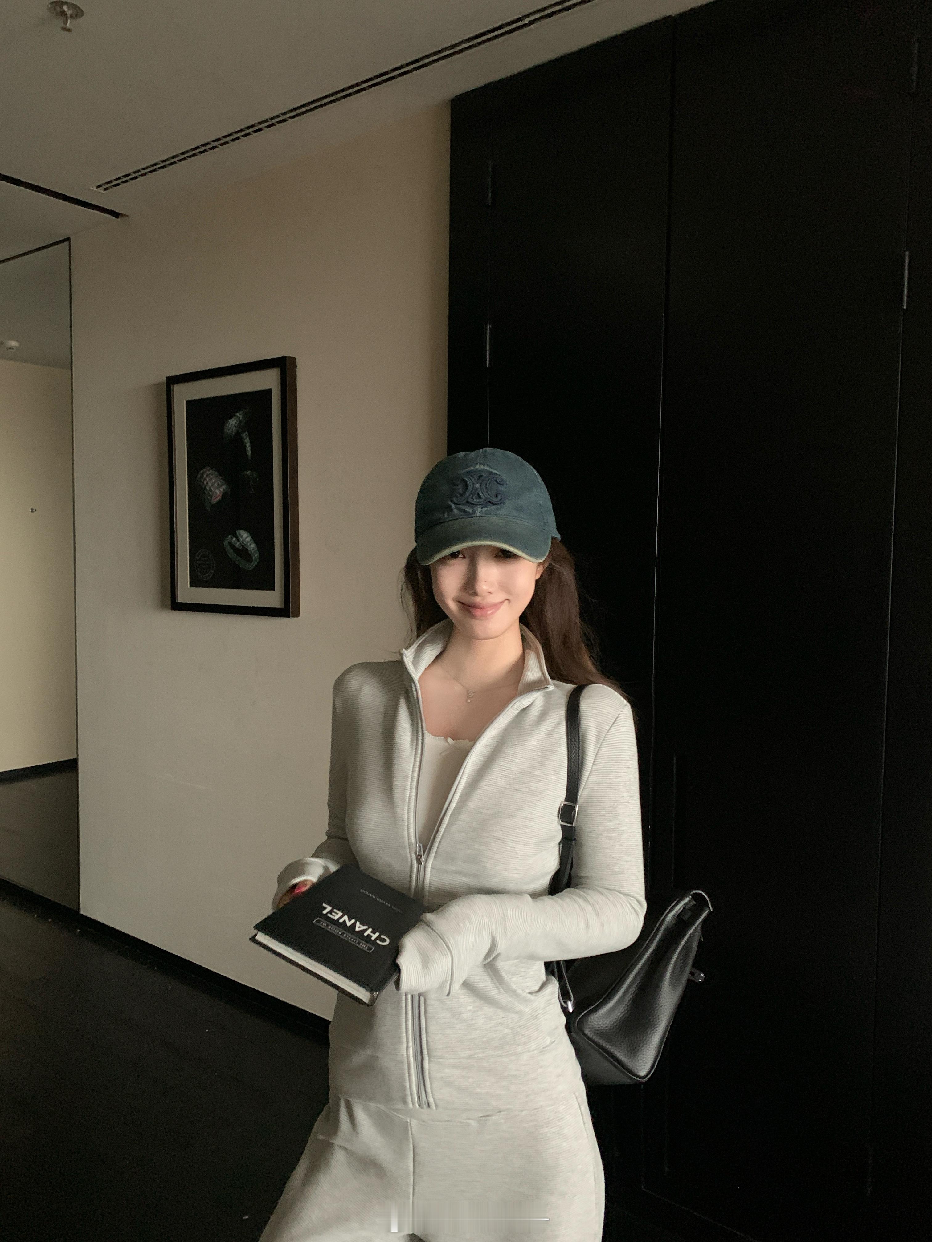 板栗可可Bankelili10/31/20:00早秋通勤的必备加绒套装！！上身超