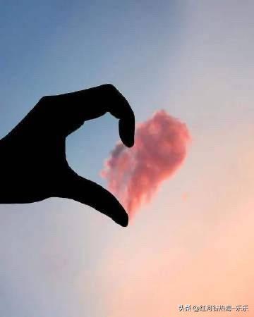 身边的A，
他是二线城市的省会城市土著，父母都是体制内的公务员，但都不是领导，家