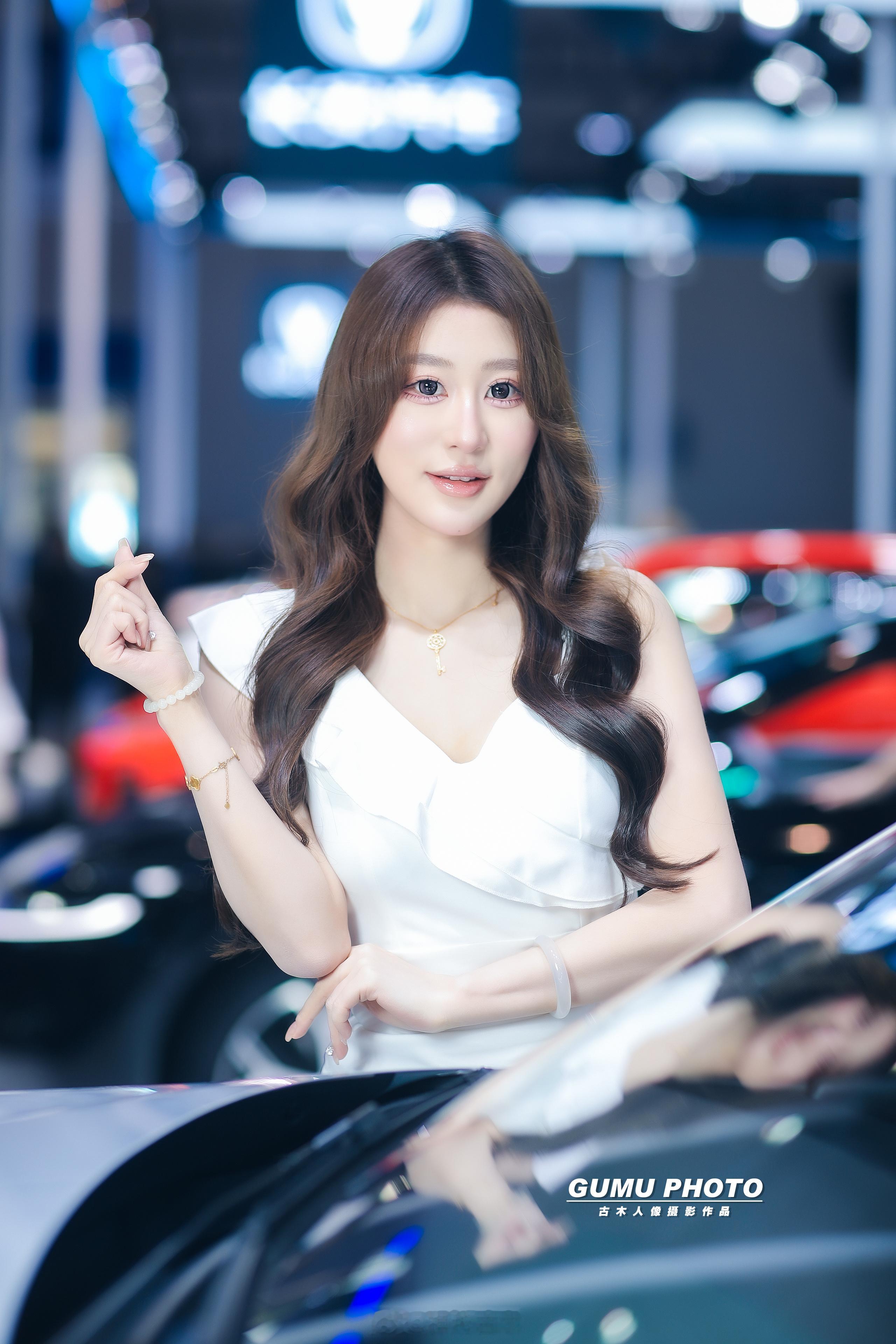 2025重庆汽车消费节长安启源展台模特小姐姐 2025重庆汽车消费节  