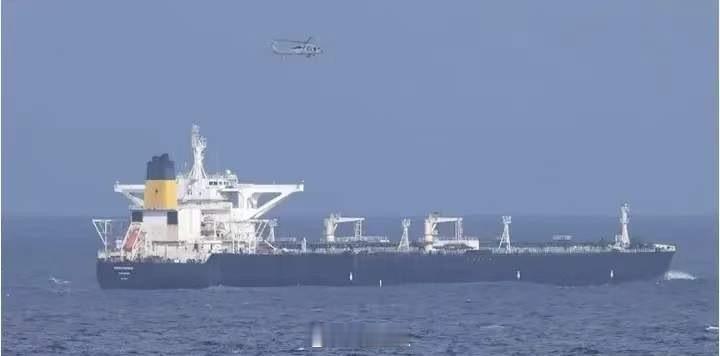 可怜的贝拉一号油轮被美军满世界追了十天，走投无路眼看要凉，船长也是个狠人，直接掏