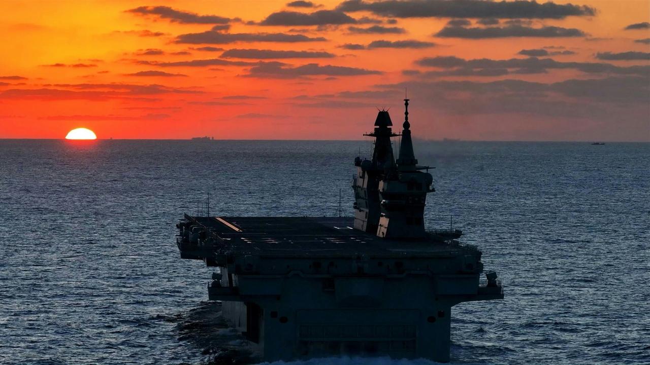 最漂亮的两栖攻击舰圆满完成首航。是不是可以以076成熟的各项系统为基础，设计制造