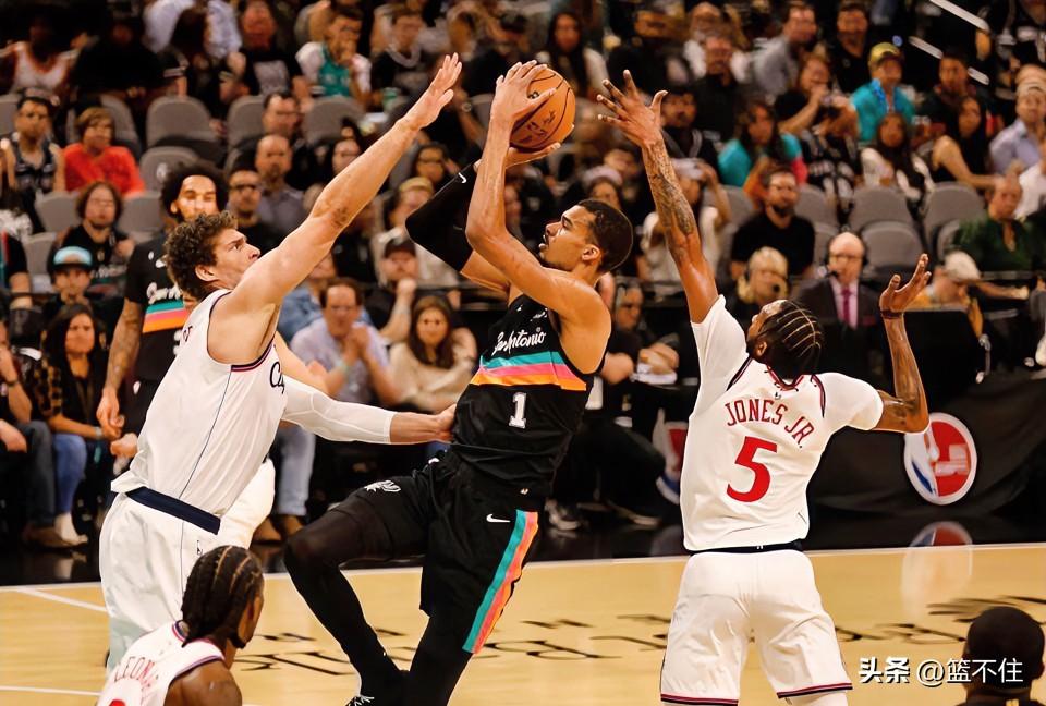 不是快船打得差而是马刺太强了。

别看排名差距远，其实两队首轮碰面的可能性非常大