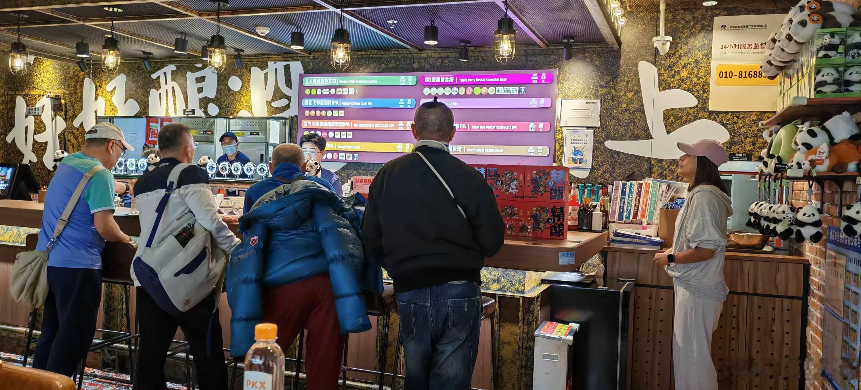 结束今日第二练即福森园林媒体队内部夜练。没有被年轻人打到眼睛，现在坐末班地铁回家