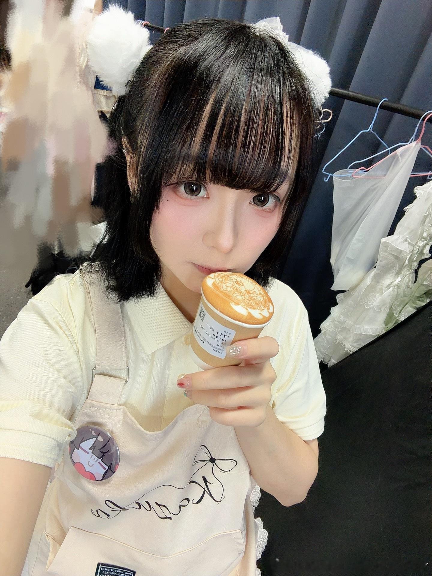 苗苗Yumena 来派派集团当店员啦