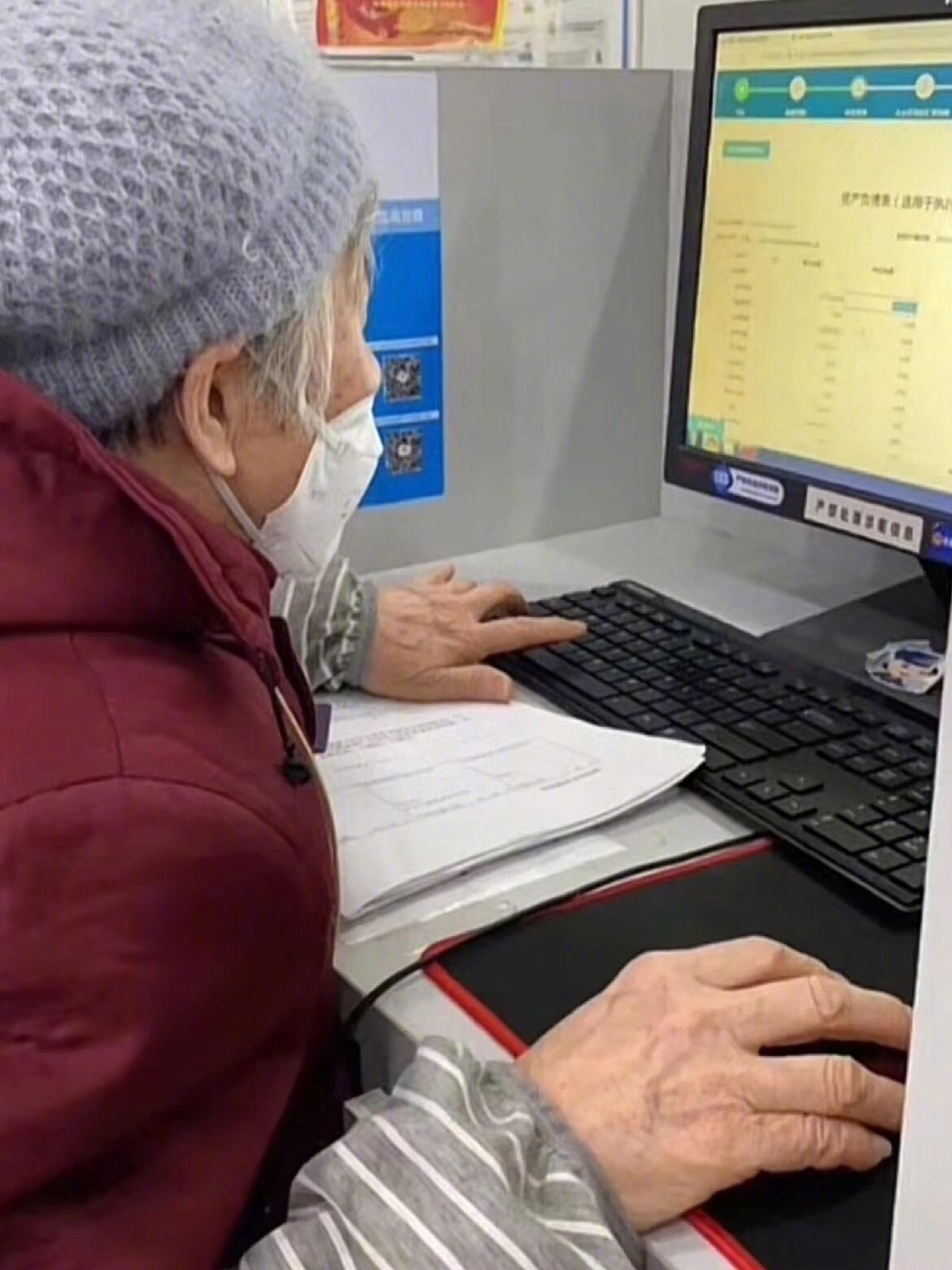 这就是松弛感吧………64 岁上班忘记带助听器，被领导骂了 3 个小时浑然不知，好