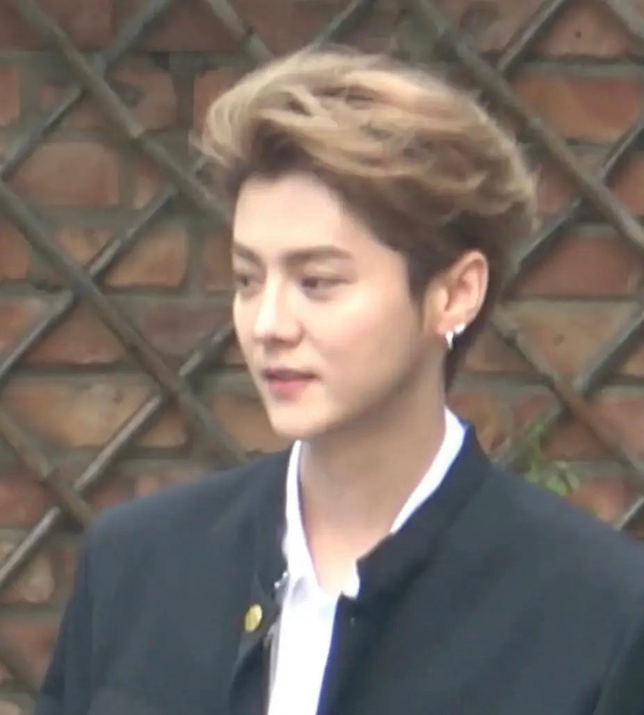 鹿晗是真的帅啊 ​​​