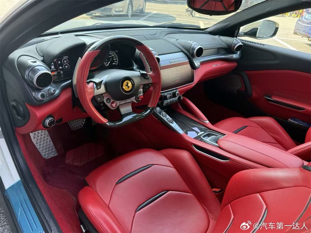 人生不必总在赛道狂飙，也可优雅奔赴山海。2020年法拉利GTC4Lusso 3.