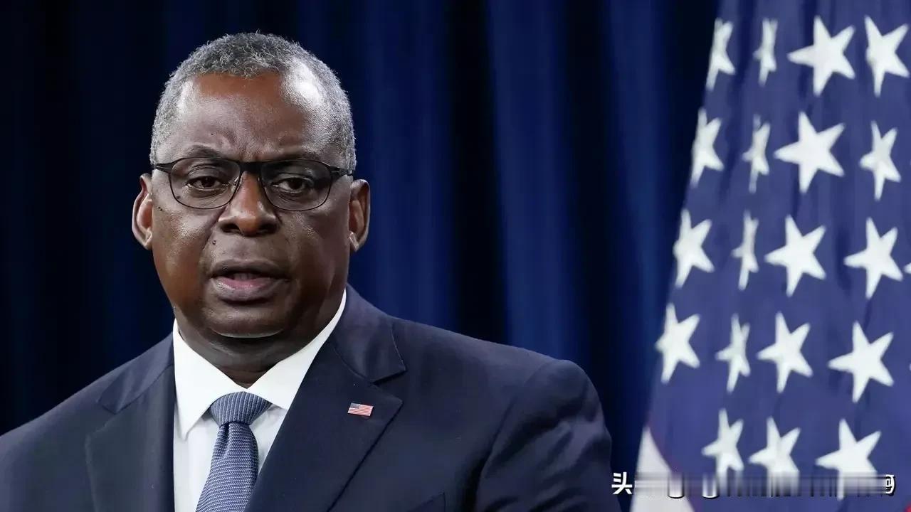 脸黑心更黑，美防长奥斯汀贼喊捉贼。美国国防部长劳埃德·奥斯汀在香格里拉对话峰会上