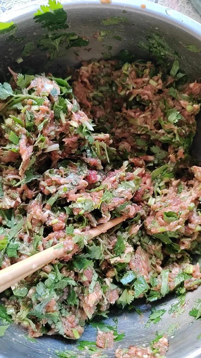唉，给村民帮了一天忙，她竟然给我做这样的饺子吃。


真是有苦难言，昨天，给村民