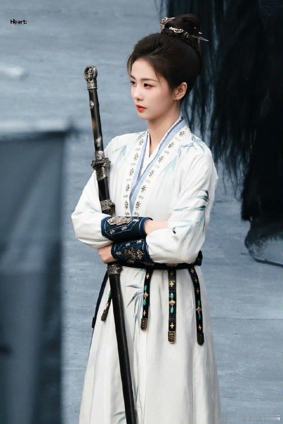 唐宫奇案预告真的杀疯了 白鹿诠释的李佩仪有着独特的魅力，面对疑案时的冷静分析，行