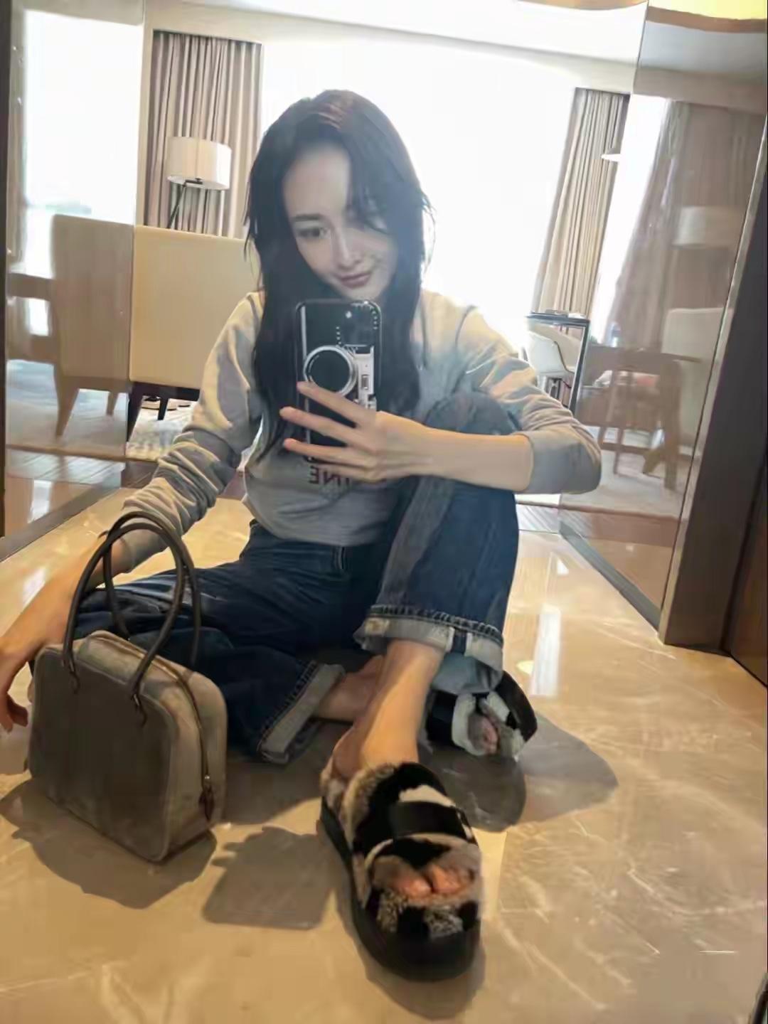 王鸥自拍用的是什么品牌的手机，看上去像素非常好