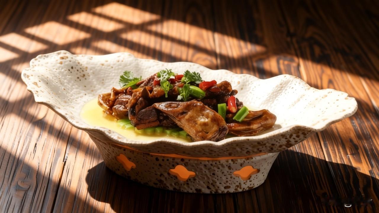 秘制油香鹅

【食材准备】

主料：鹅腿或鹅翅切块 500克。

辅料：洋葱 1