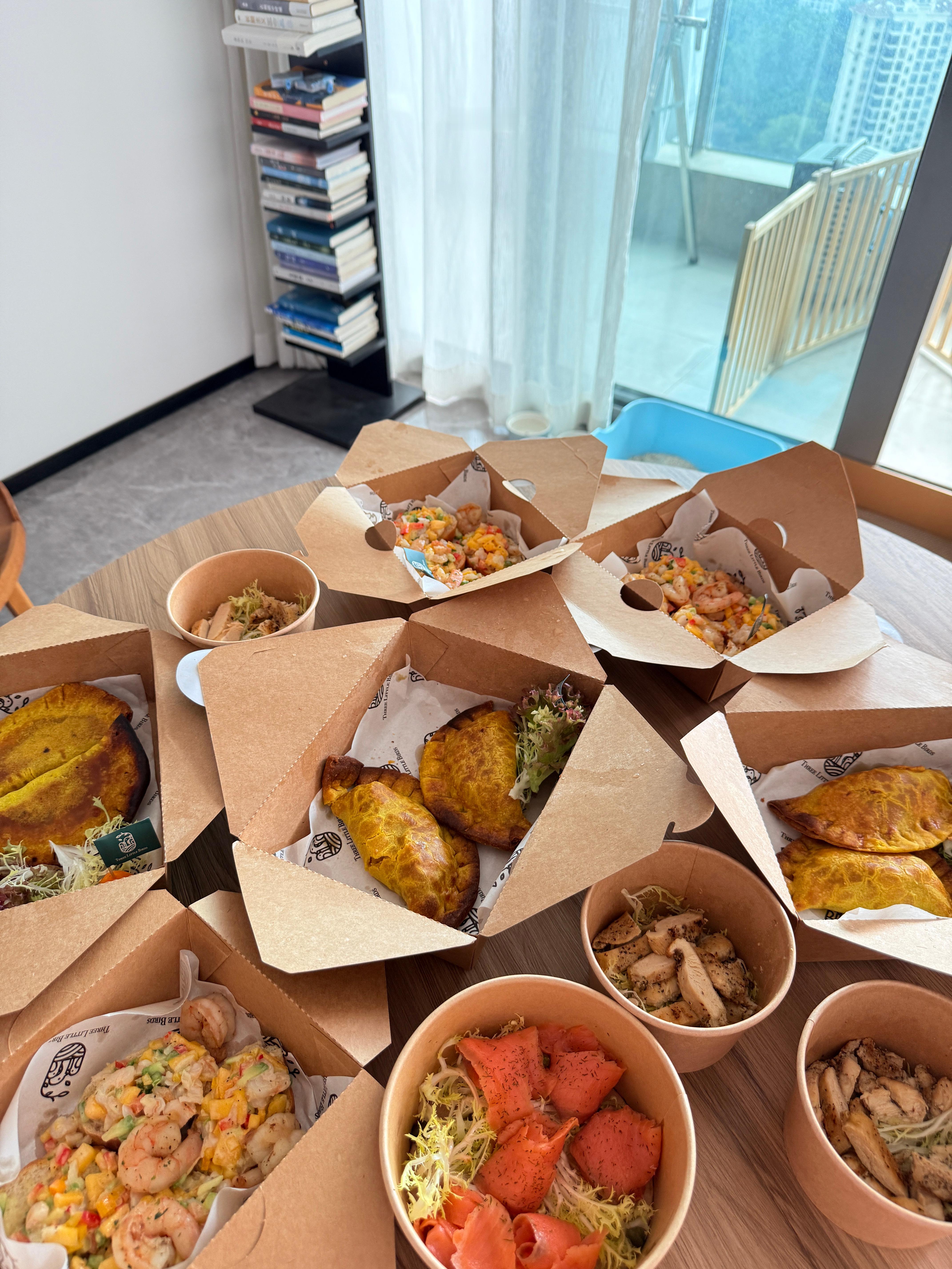 可爱的猫猫和好吃的食物#治愈##分享图片# ​​​