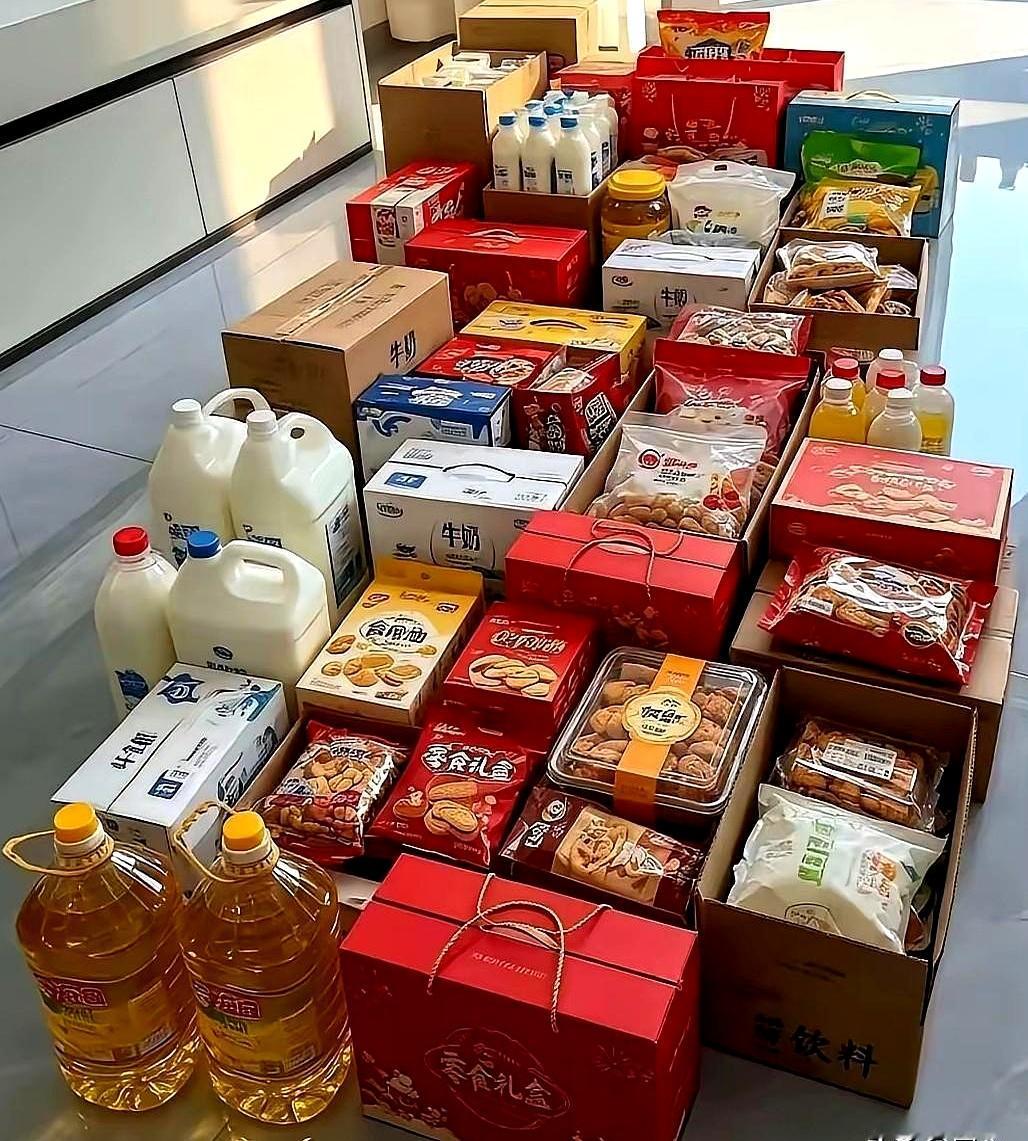 八九十岁的人了，还惦记着儿孙绕膝那点念想，图啥呢。
真到了中秋十一这种日子，你且