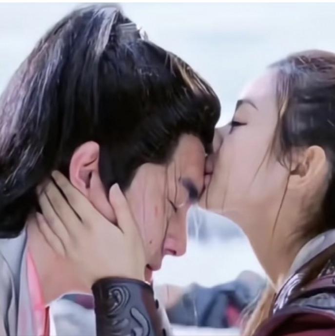 说实话，《楚乔传2》拍不了，根本不是钱的事。
是赵丽颖现在说了算了。
你看《与凤