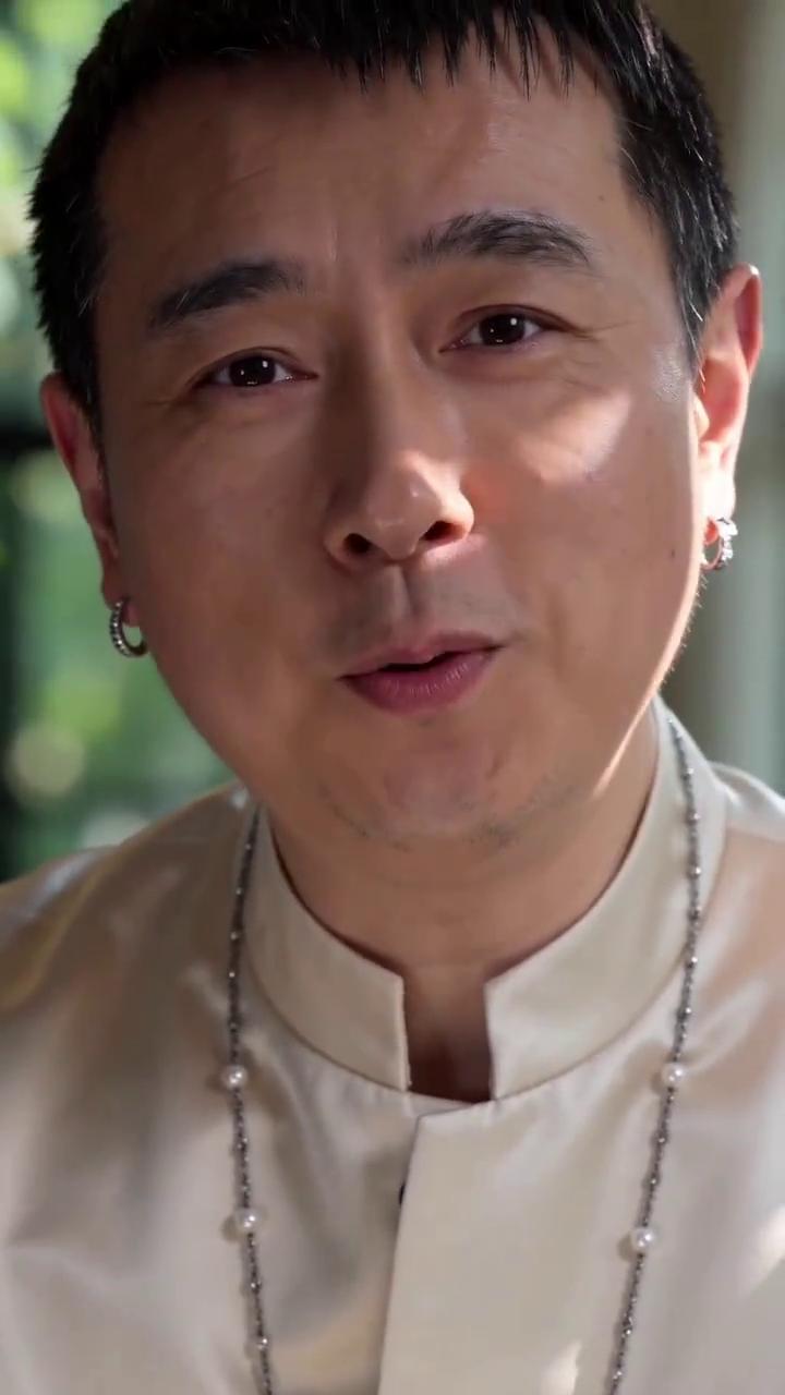 有人问我为什么只爱试壶，因为它的根赶在没土的地方，扎得深更扎得稳。