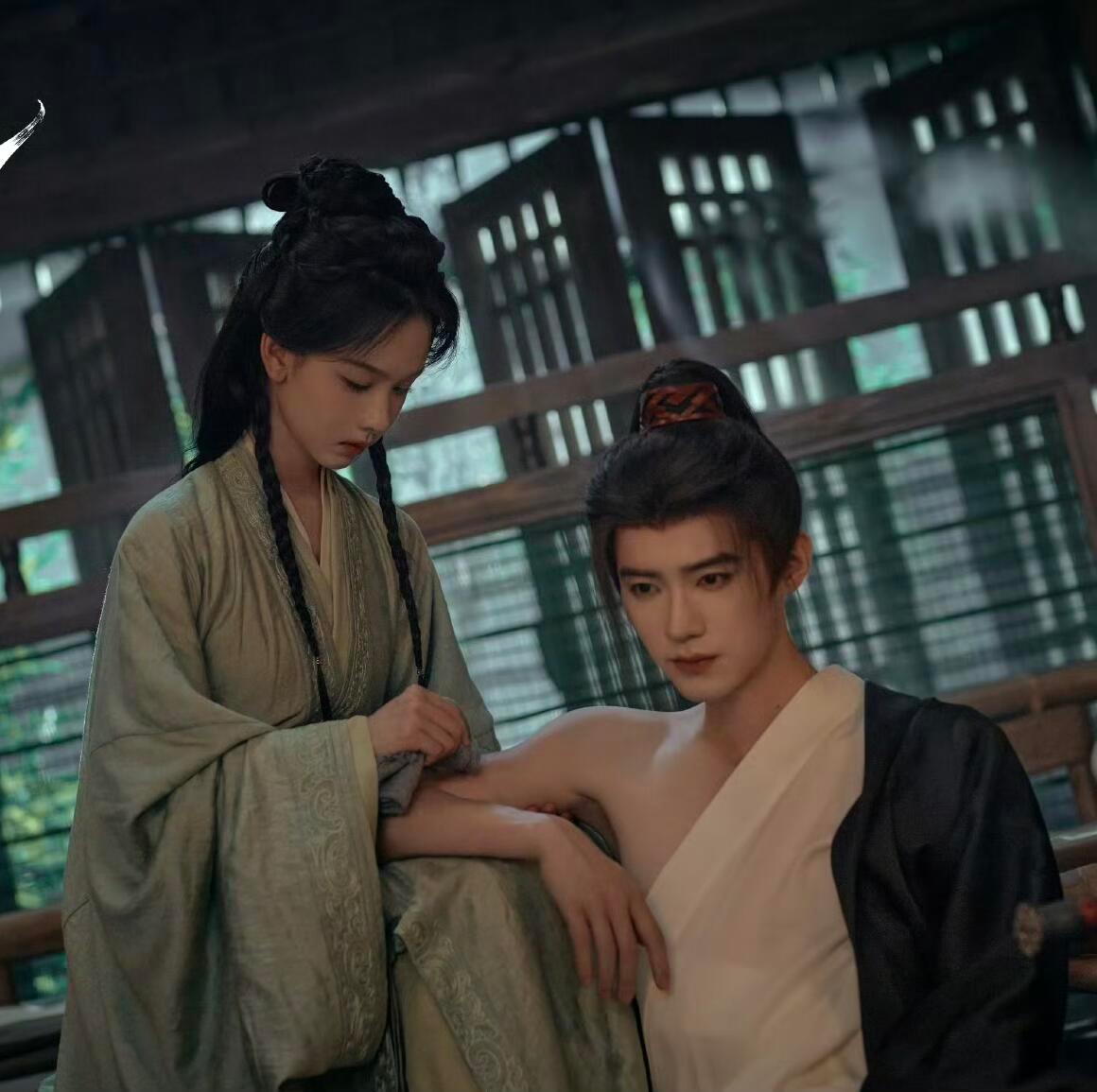 有一次，陈都灵说如果能重来，她可能不会选择理科，而是会选择文科。她透露自己最早的