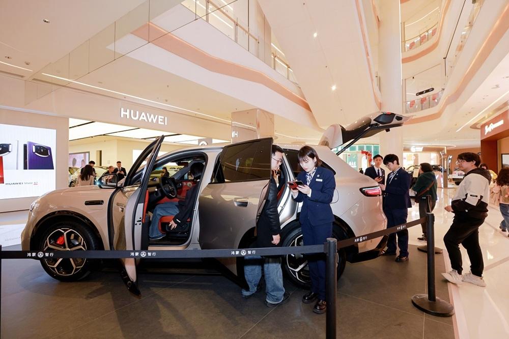 问界M6预售订单60000台，这个新锐王牌有点意思
问界M6预售24小时订单突破