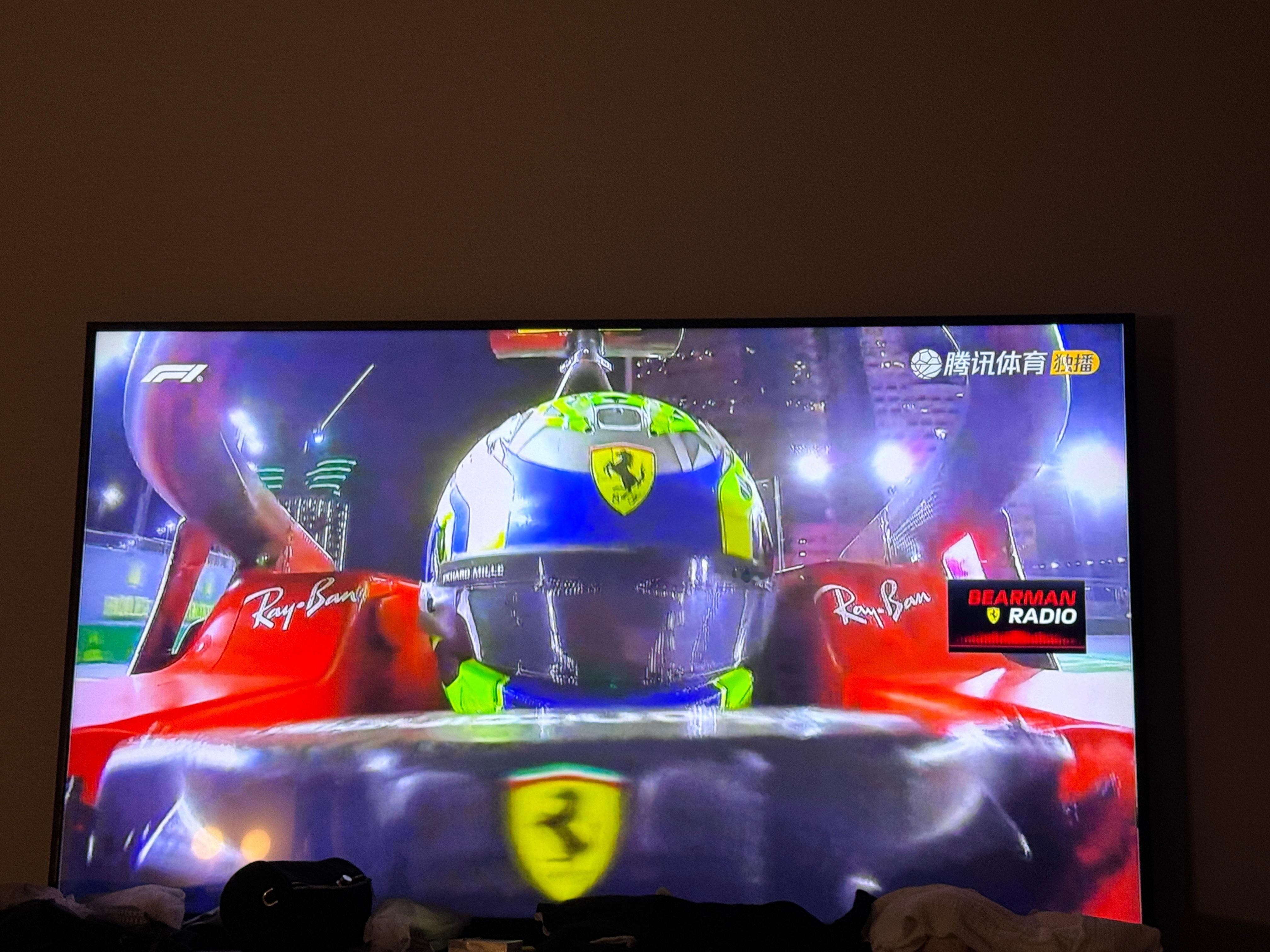 18岁的年纪身披法拉利战袍在世界最高等级的赛车比赛 F1大奖赛中首秀就拿下积分从