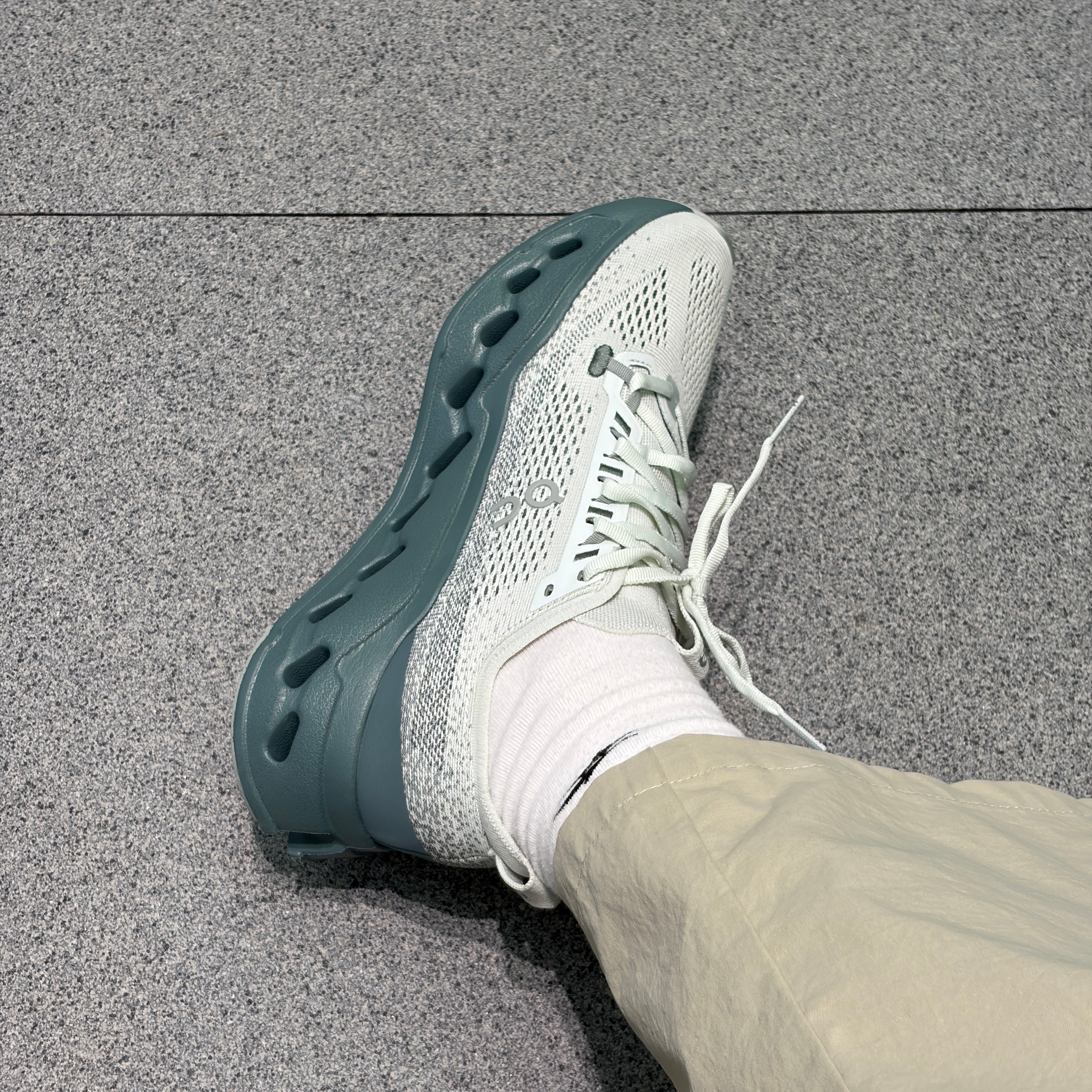 周末出来逛街，试了两双鞋，哪双好看点？ 深圳·华润城万象天地