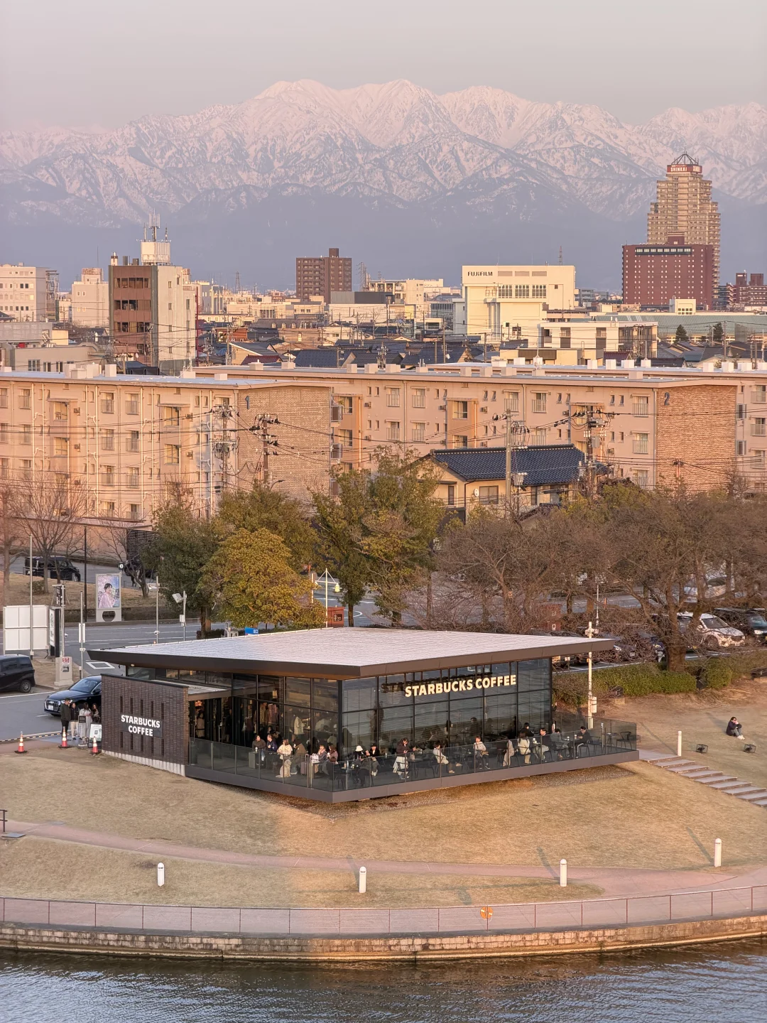 📍富山|立山连峰映衬下的最美星巴克🏔️