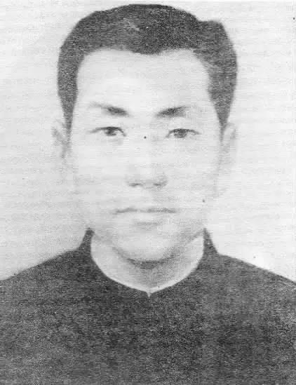 张中华：弃学从戎的热血书生，宁死不屈的抗联政工忠魂
 
张中华，1912年出生于