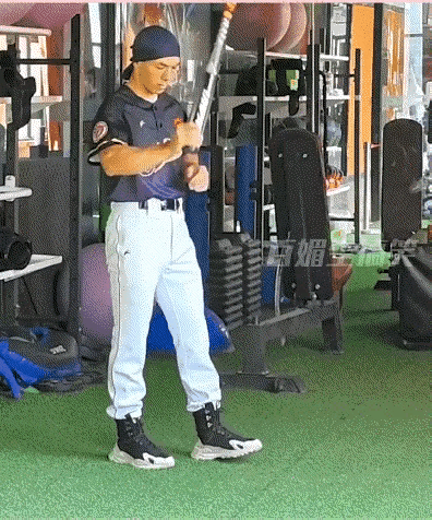 玩花活儿也要注意安全呐，被伤一次可不太容易好