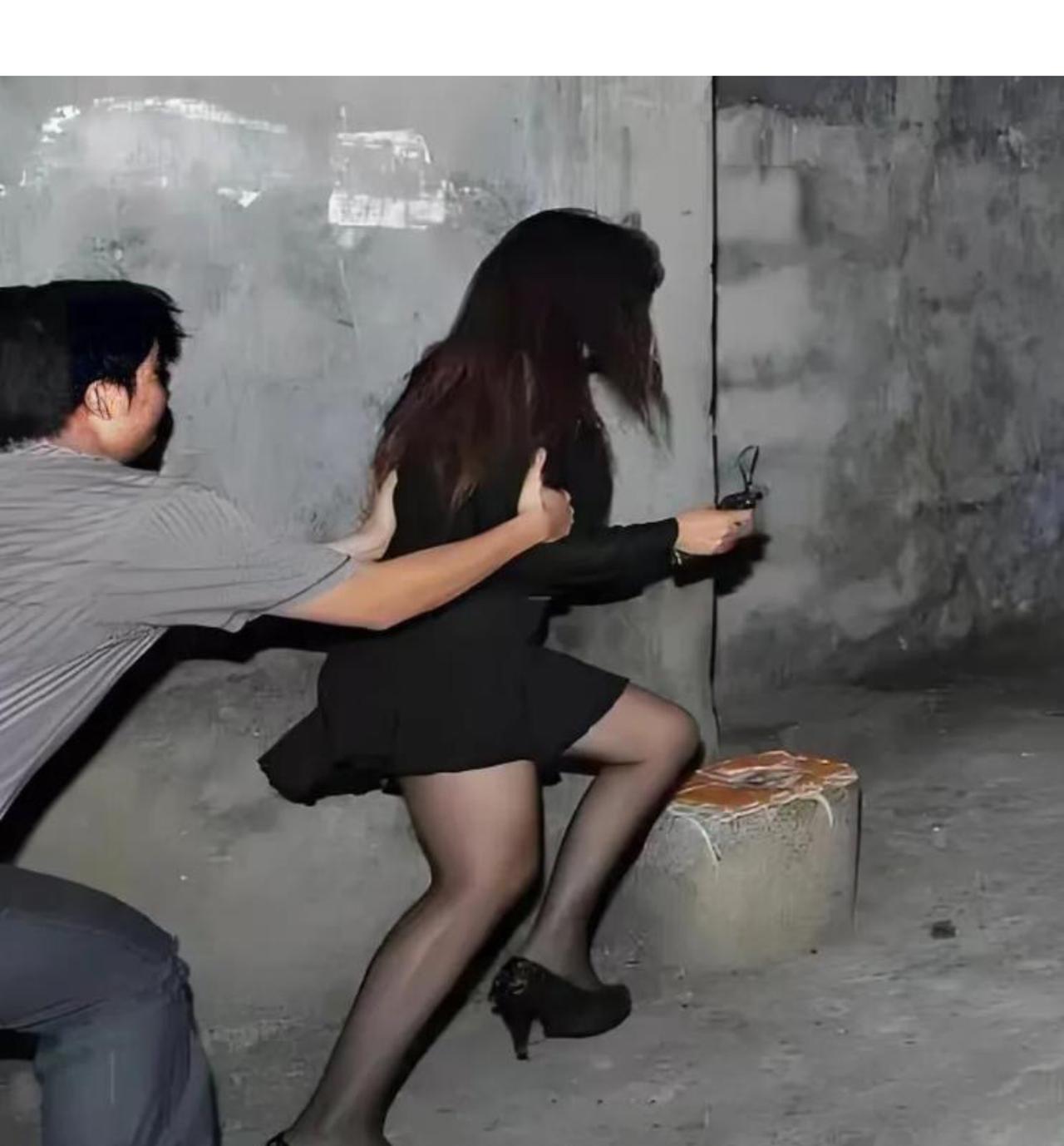 河南三门峡，一男厨师为了能和一女性朋友发生亲密行为，于是便给了对方4000元现金