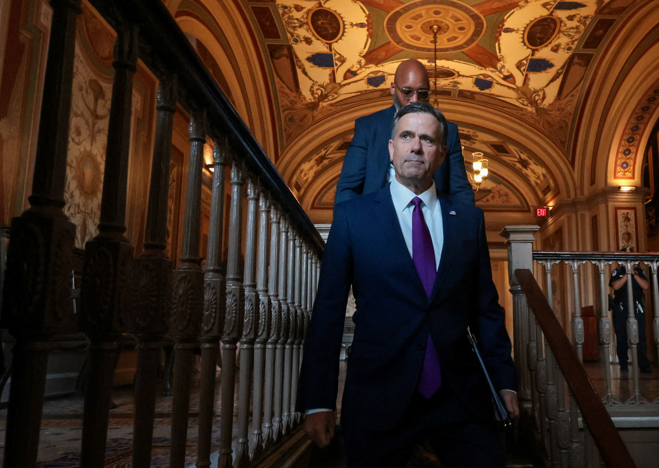 美国中情局局长拉特克利夫访问加拉加斯，与委内瑞拉代总统罗德里格斯会面。这是美军强