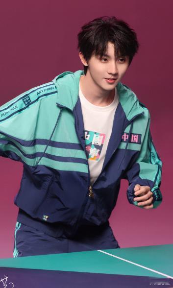 #时代少年团运动写真##马嘉祺打乒乓球#时代少年团运动写真马嘉祺打乒乓球 ​​​