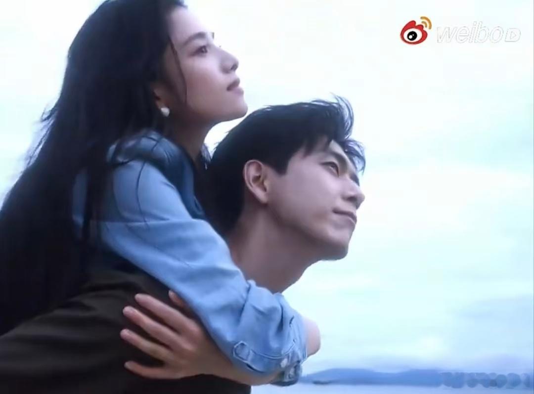 李现张婧仪雾里青海边嬉戏好甜李现张婧仪好般配的两张脸雾里青海边名场面来袭，俊朗与