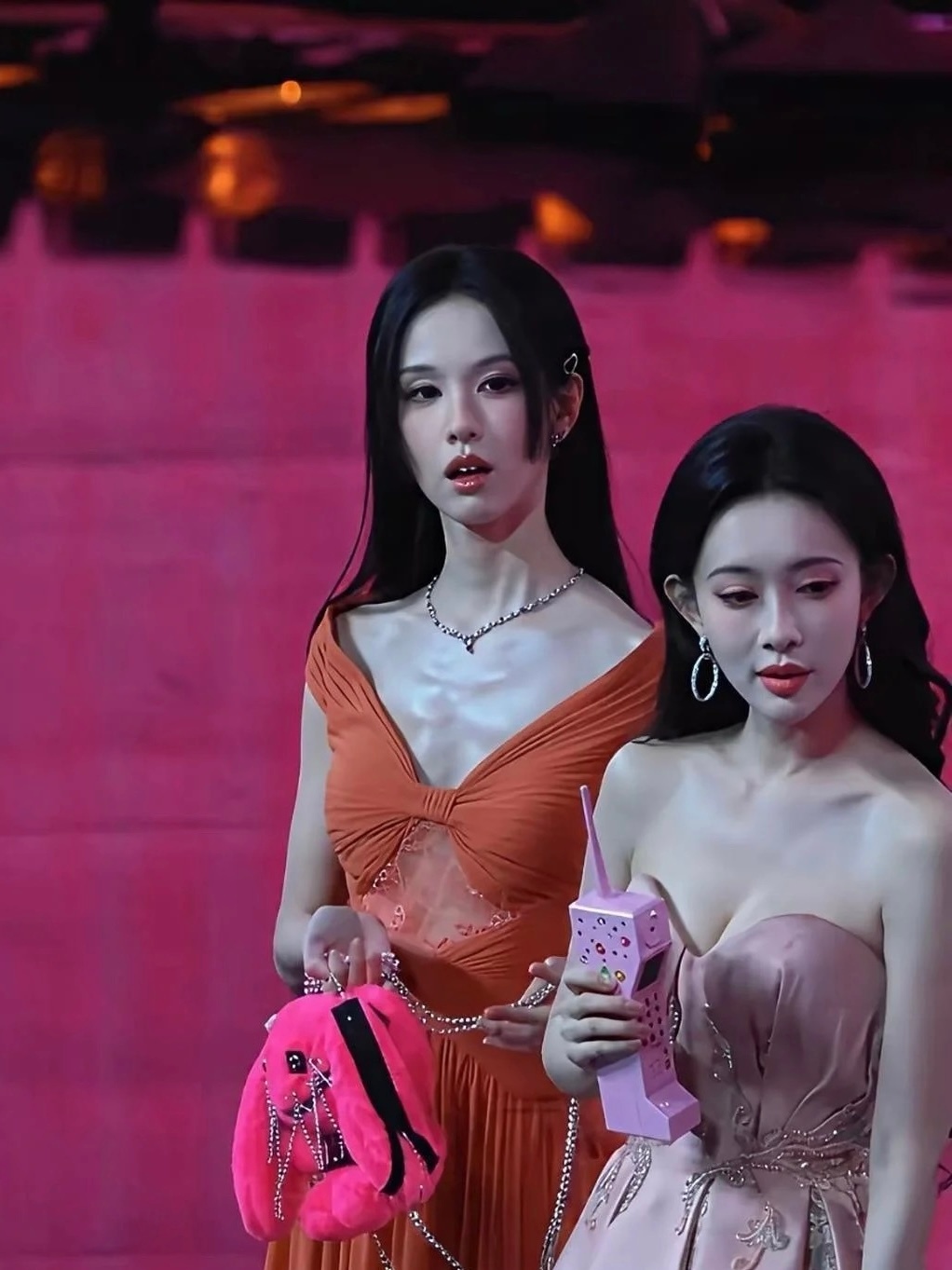 这么一对比就能发现，发现真不是越瘦越好看 