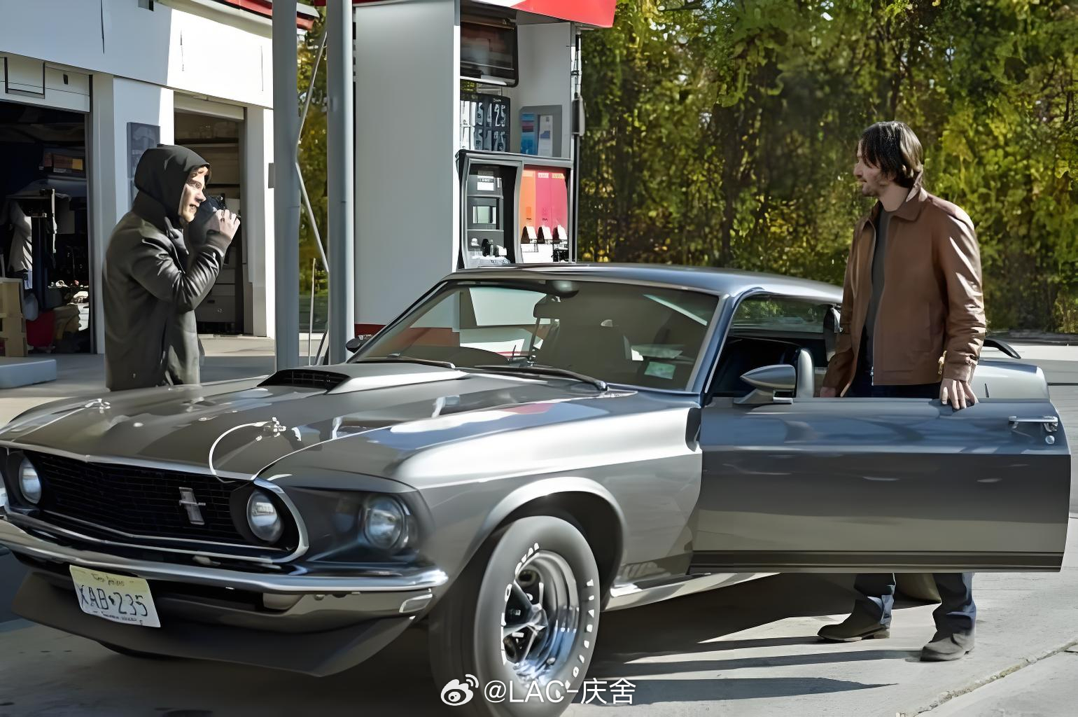 电影《疾速追杀》剧情简单粗暴，为车狗一路复仇，全程高能。片中出现超多交通工具，但